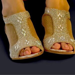 Elegant Gold Embellished Women's Shoes. Size 8.